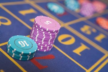 sun toto app showing live blackjack table with real dealer